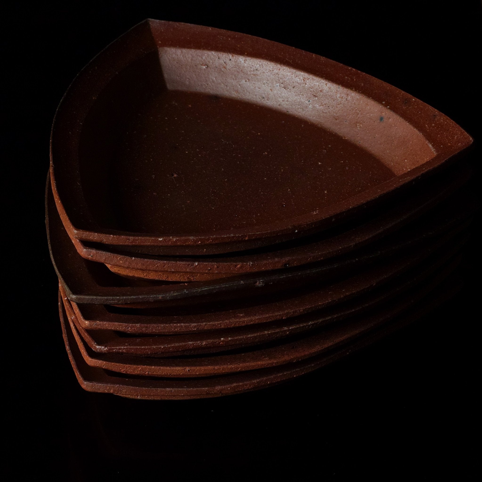Bizen, trekantet tallerken - Manaka